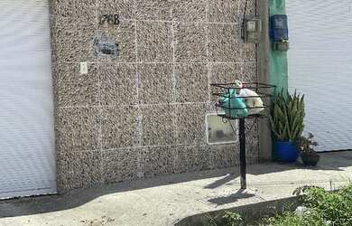 Imagem: A casa possui 2 Dormitórios, 1 Banheiro, 1 Vaga na garagem