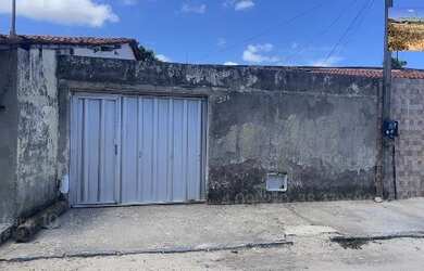 Imagem: A casa possui 2 Dormitórios, 1 Banheiro, 1 Vaga na garagem