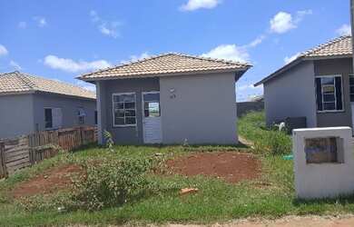 Imagem: A casa possui 2 Dormitórios, 1 Banheiro, 1 Vaga na garagem