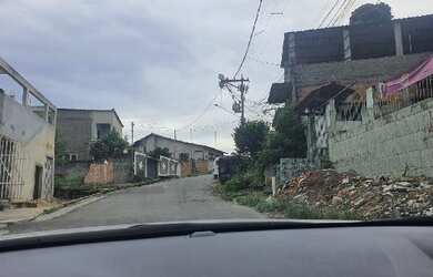 Imagem: A casa à venda possui 2 Dormitórios, 1 Banheiro, 2 Vagas na