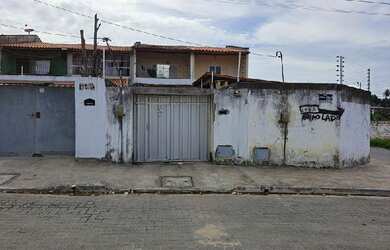 Imagem: A casa possui 2 Dormitórios, 1 Banheiro, 2 Vagas na garagem