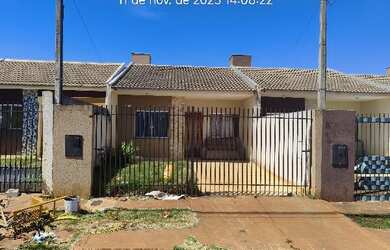 Imagem: A casa possui 2 Dormitórios, 1 Banheiro, 1 Vaga na garagem