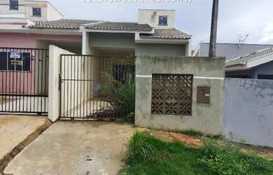 Imagem: A casa possui 2 Dormitórios, 1 Banheiro, 1 Vaga na garagem