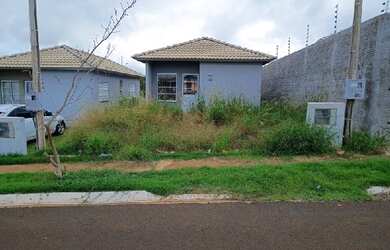 Imagem: A casa possui 1 Dormitório, 1 Banheiro, 1 Vaga na garagem