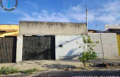 Imagem: A casa possui 2 Dormitórios, 1 Banheiro, 1 Vaga na garagem