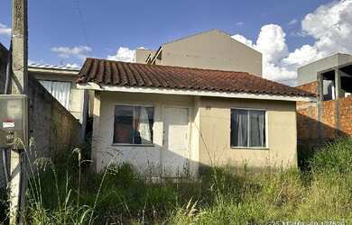 Imagem: A casa possui 2 Dormitórios, 1 Banheiro, 1 Vaga na garagem