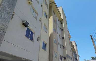 Imagem: O apartamento possui 3 Dormitórios, 1 Banheiro, 2 Vagas na