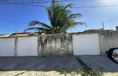 Imagem: A casa possui 2 Dormitórios, 1 Banheiro, 1 Vaga na garagem