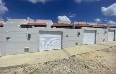 Imagem: A casa possui 2 Dormitórios, 1 Banheiro, 1 Vaga na garagem