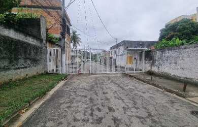 Imagem: A casa à venda possui 3 Dormitórios, 1 Banheiro, 2 Vagas na