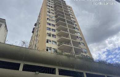 Imagem: O apartamento possui 3 Dormitórios, 1 Banheiro, 1 Vaga na garagem