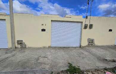 Imagem: A casa possui 2 Dormitórios, 1 Banheiro, 1 Vaga na garagem