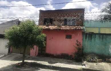 Imagem: A casa possui 3 Dormitórios, 1 Banheiro, 57m² de Área e 153m²