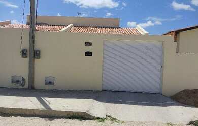 Imagem: A casa possui 2 Dormitórios, 1 Banheiro, 1 Vaga na garagem