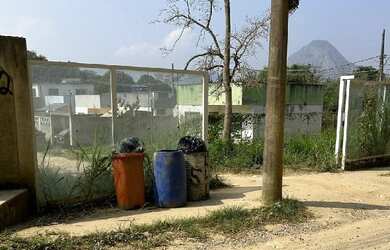 Imagem: A casa possui 2 Dormitórios, 1 Banheiro, 1 Vaga na garagem