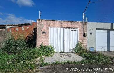 Imagem: A casa possui 3 Dormitórios, 1 Banheiro, 1 Vaga na garagem