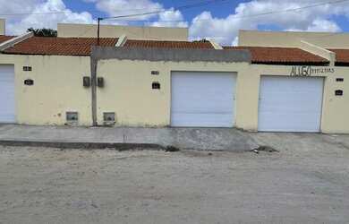 Imagem: A casa possui 2 Dormitórios, 1 Banheiro, 1 Vaga na garagem