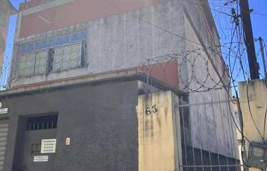 Imagem: A casa possui 3 Dormitórios, 1 Banheiro, 162m² de Área, 125m²