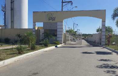 Imagem: A casa possui 2 Dormitórios, 1 Banheiro, 2 Vagas na garagem