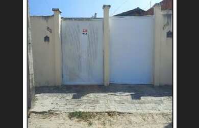 Imagem: A casa possui 2 Dormitórios, 1 Banheiro, 1 Vaga na garagem