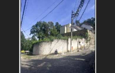 Imagem: O terreno possui 1 Dormitório, 1 Banheiro, 50m² de Área