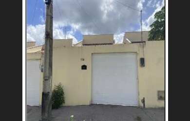 Imagem: A casa possui 1 Dormitório, 1 Banheiro, 1 Vaga na garagem