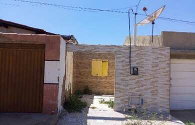 Imagem: A casa possui 2 Dormitórios, 1 Banheiro, 64m² de Área, 80m²