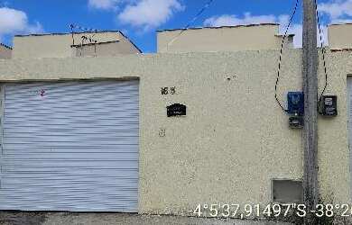 Imagem: A casa possui 2 Dormitórios, 1 Banheiro, 1 Vaga na garagem