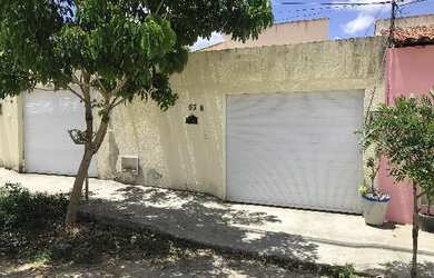 Imagem: A casa possui 2 Dormitórios, 1 Banheiro, 1 Vaga na garagem