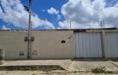 Imagem: A casa possui 1 Dormitório, 1 Banheiro, 76m² de Área, 396m²