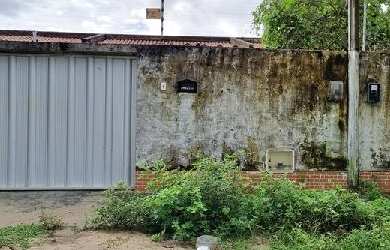 Imagem: A casa possui 2 Dormitórios, 1 Banheiro, 3 Vagas na garagem