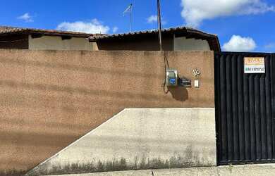 Imagem: A casa possui 2 Dormitórios, 1 Banheiro, 94m² de Área, 154m²