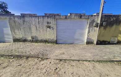 Imagem: A casa possui 2 Dormitórios, 1 Banheiro, 1 Vaga na garagem