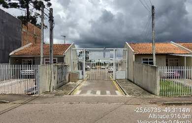 Imagem: A casa possui 2 Dormitórios, 1 Banheiro, 1 Vaga na garagem