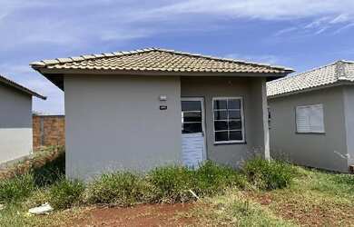 Imagem: A casa possui 2 Dormitórios, 1 Banheiro, 1 Vaga na garagem