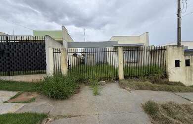 Imagem: A casa possui 2 Dormitórios, 1 Banheiro, 53m² de Área, 200m²