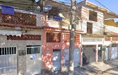 Imagem: A casa possui 2 Dormitórios, 1 Banheiro, 1 Vaga na garagem