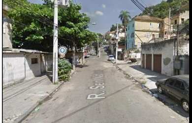 Imagem: A casa possui 3 Dormitórios, 1 Banheiro, 81m² de Área, 607m²