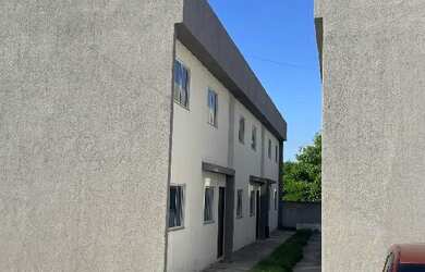 Imagem: A casa possui 1 Dormitório, 1 Banheiro, 1 Vaga na garagem