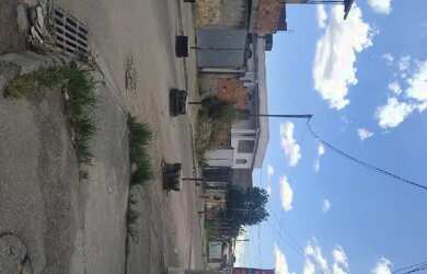 Imagem: A casa possui 1 Dormitório, 1 Banheiro, 34m² de Área e 56m²