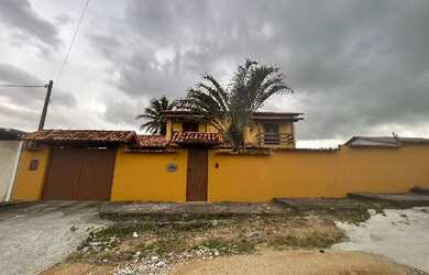 Imagem: A casa possui 3 Dormitórios, 1 Banheiro, 1 Vaga na garagem