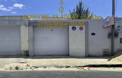 Imagem: A casa possui 2 Dormitórios, 1 Banheiro, 1 Vaga na garagem