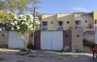 Imagem: A casa possui 2 Dormitórios, 1 Banheiro, 2 Vagas na garagem