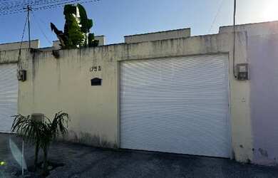 Imagem: A casa possui 2 Dormitórios, 1 Banheiro, 1 Vaga na garagem