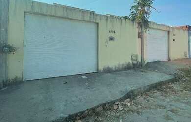 Imagem: A casa possui 2 Dormitórios, 1 Banheiro, 1 Vaga na garagem