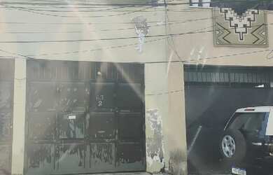 Imagem: A casa possui 3 Dormitórios, 1 Banheiro, 1 Vaga na garagem