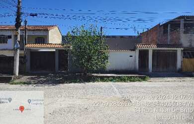 Imagem: A casa possui 3 Dormitórios, 1 Banheiro, 1 Vaga na garagem