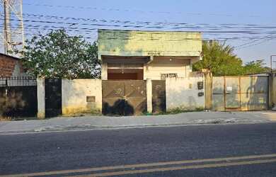 Imagem: A casa possui 2 Dormitórios, 1 Banheiro, 1 Vaga na garagem