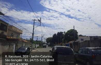 Imagem: A casa possui 1 Dormitório, 1 Banheiro, 1 Vaga na garagem