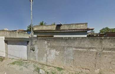 Imagem: A casa possui 3 Dormitórios, 1 Banheiro, 1 Vaga na garagem